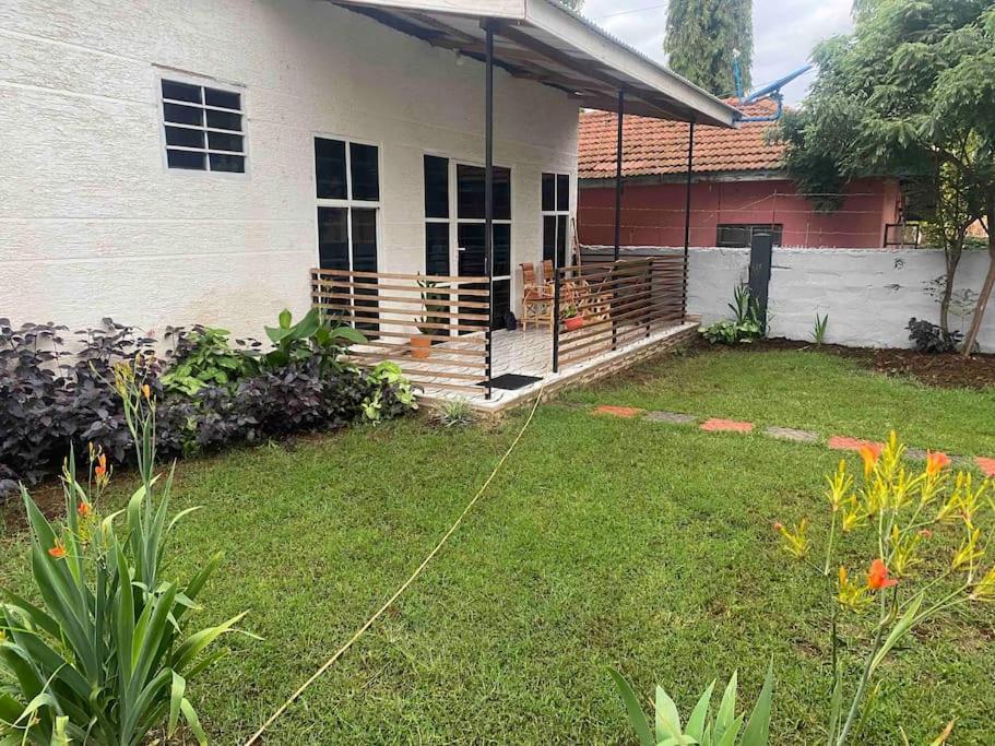 Apartamento Town Retreat Moshi Exterior foto