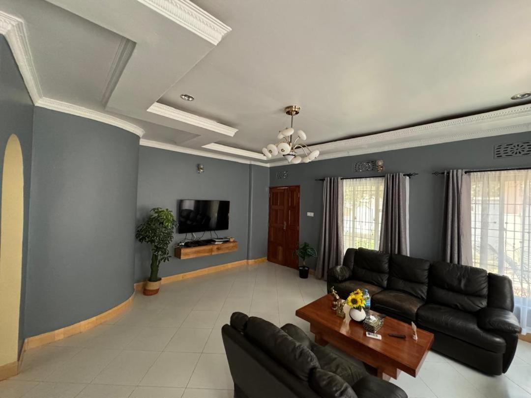 Apartamento Town Retreat Moshi Exterior foto
